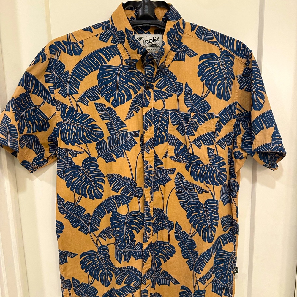 Howler Brothers short sleeve button down. Great shape, worn maybe twice.